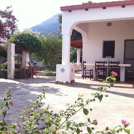 Villa By The Vulcano - 70Mq Plus Large Garden And Patio Exterior foto