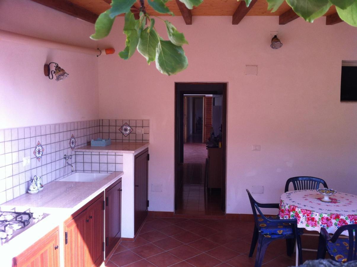 Villa By The Vulcano - 70Mq Plus Large Garden And Patio Exterior foto