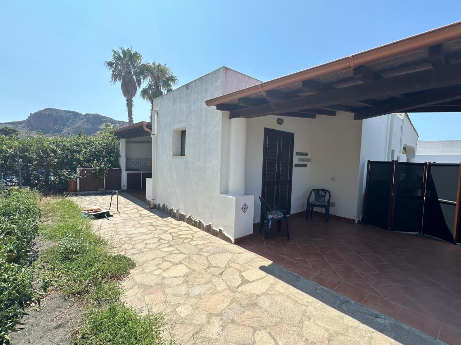 Villa By The Vulcano - 70Mq Plus Large Garden And Patio Exterior foto