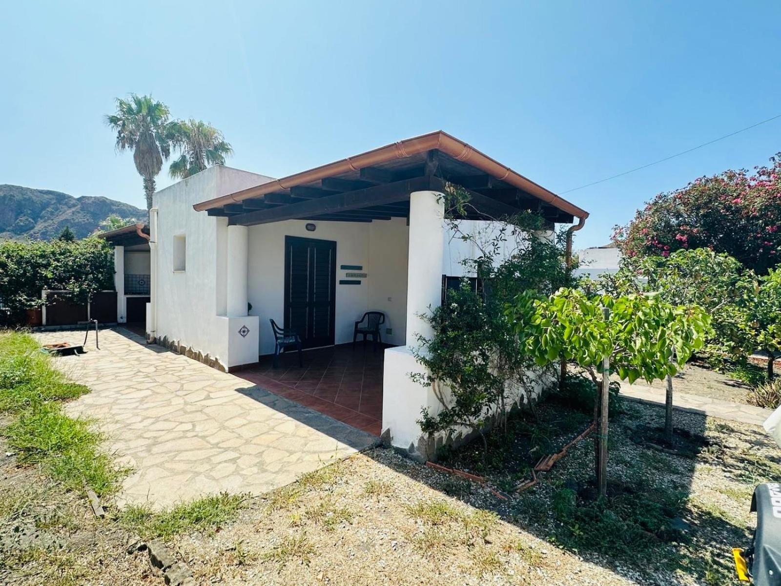 Villa By The Vulcano - 70Mq Plus Large Garden And Patio Exterior foto